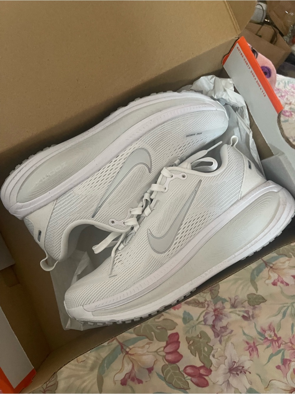 Nike Women Vomero 18 * Worn Once*